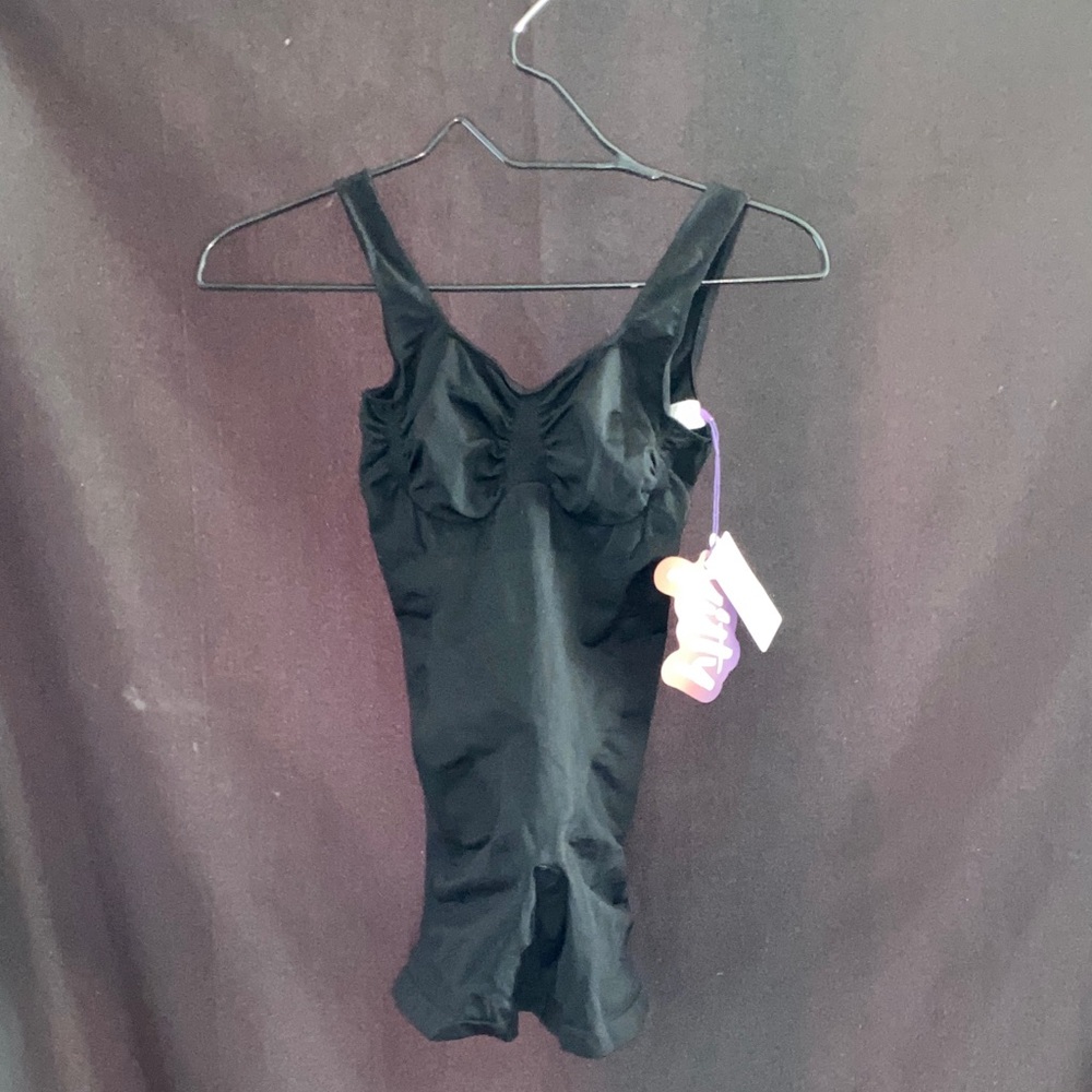 NWT YITTY Women's Black Shapewear Bodysuit size M/L BUTT SHAPER‎